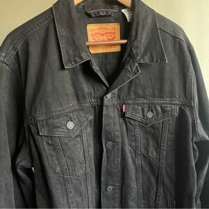Black Denim Levi’s jacket in XL